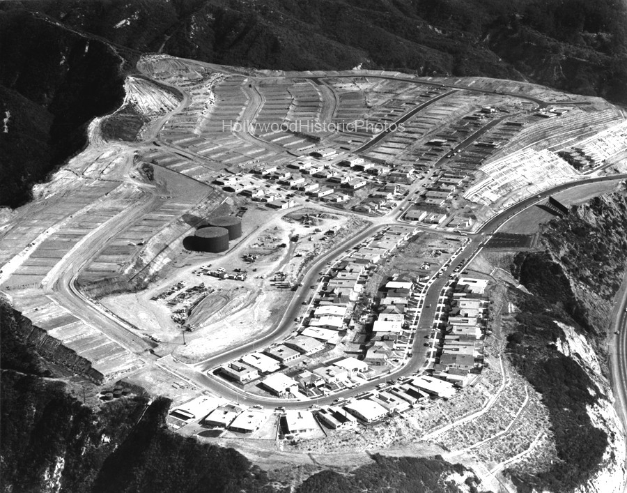 Pacific Palisades 1960 Housing development Coast Road wm.jpg